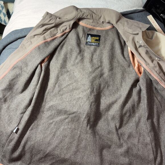 London Fog Women's Rain Jacket Tan Softshell Button Size 10 Removable Liner - Picture 9 of 10